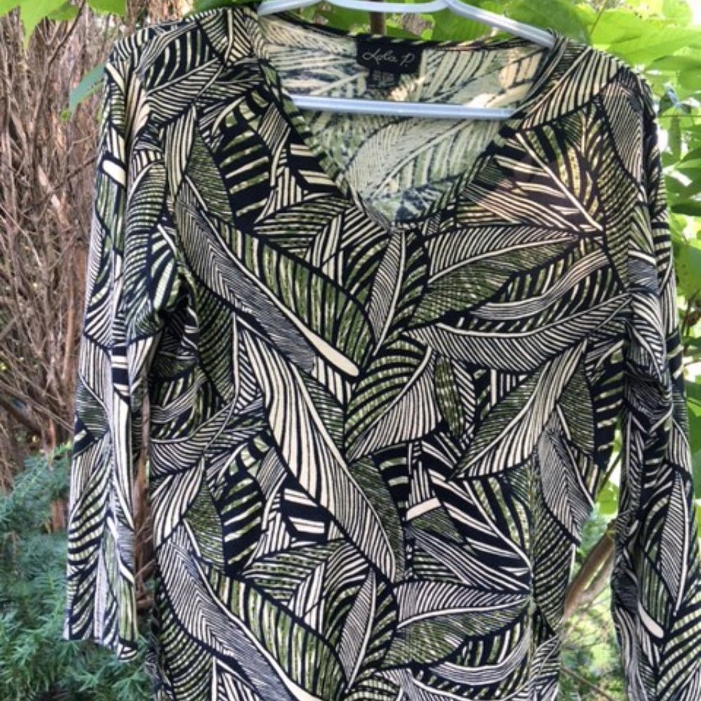 Tropical, NWOT, leaf sweater with beads M